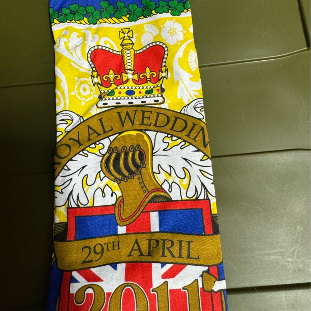 Commemorative Prince William and Catherine wedding tea towel.